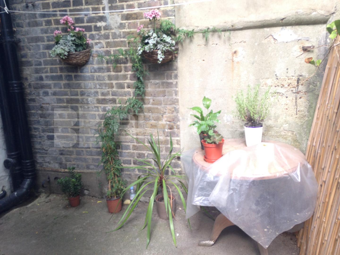 			LET, Studio Apartment, 1 bath, 1 reception Studio			 Trebovir Road, Earls Court